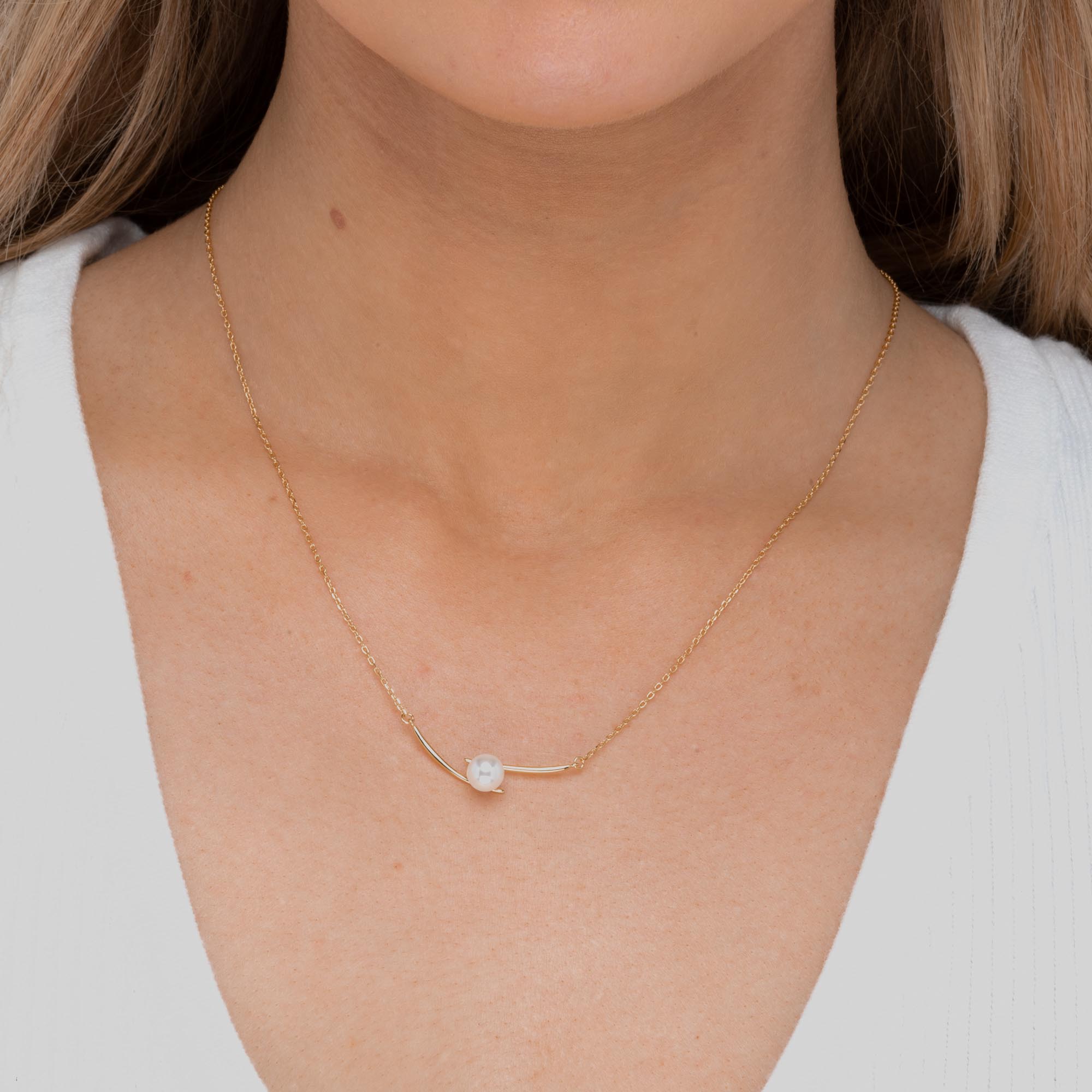 Linear Pearl Chain Necklace