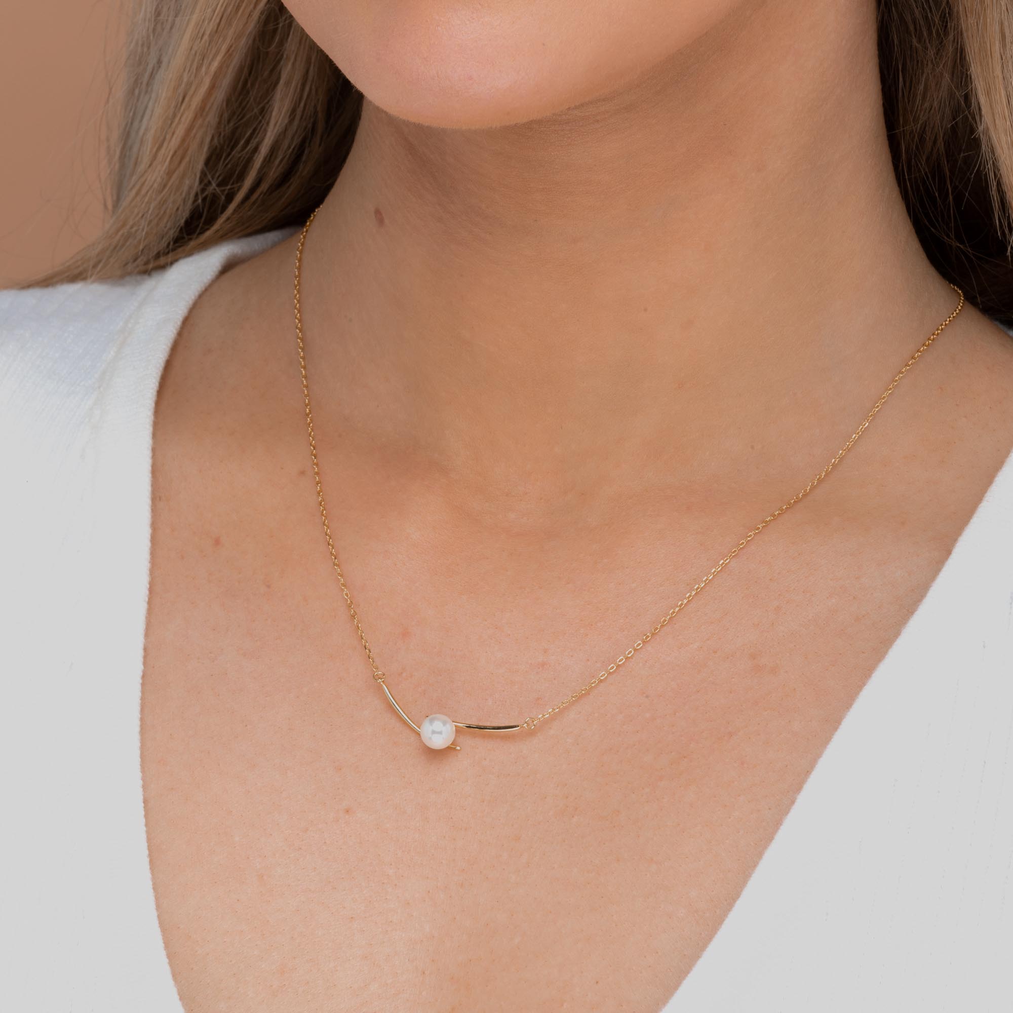 Linear Pearl Chain Necklace