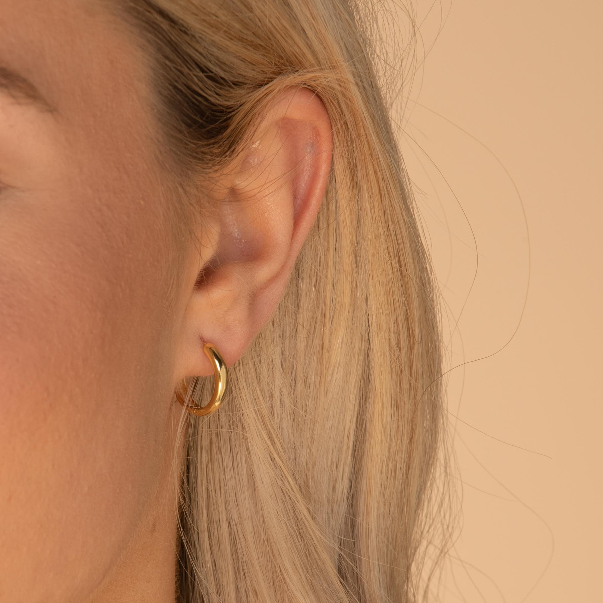 Basic Medium Huggie Hoop Earrings - Camile & Stone