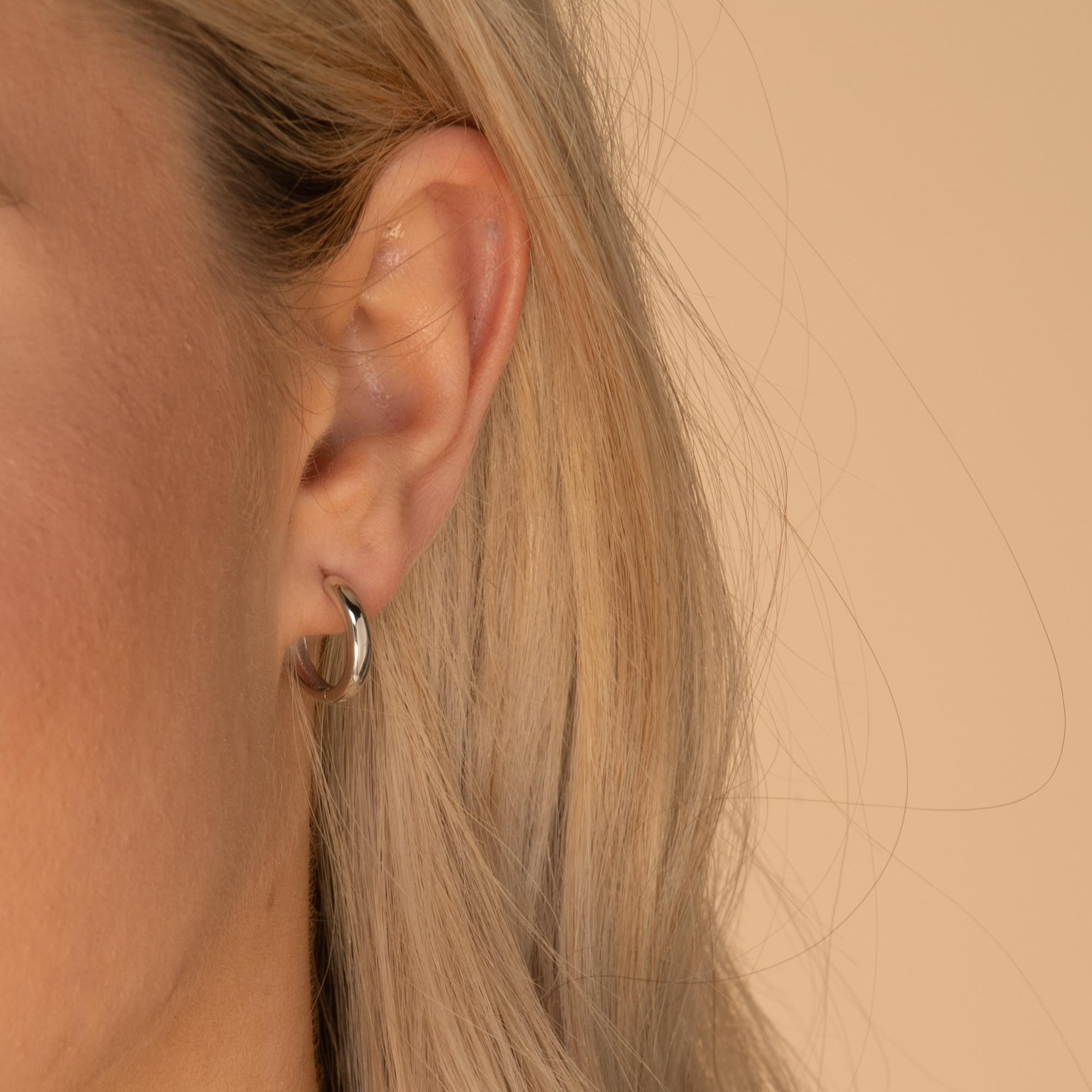 Basic Medium Huggie Hoop Earrings - Camile & Stone