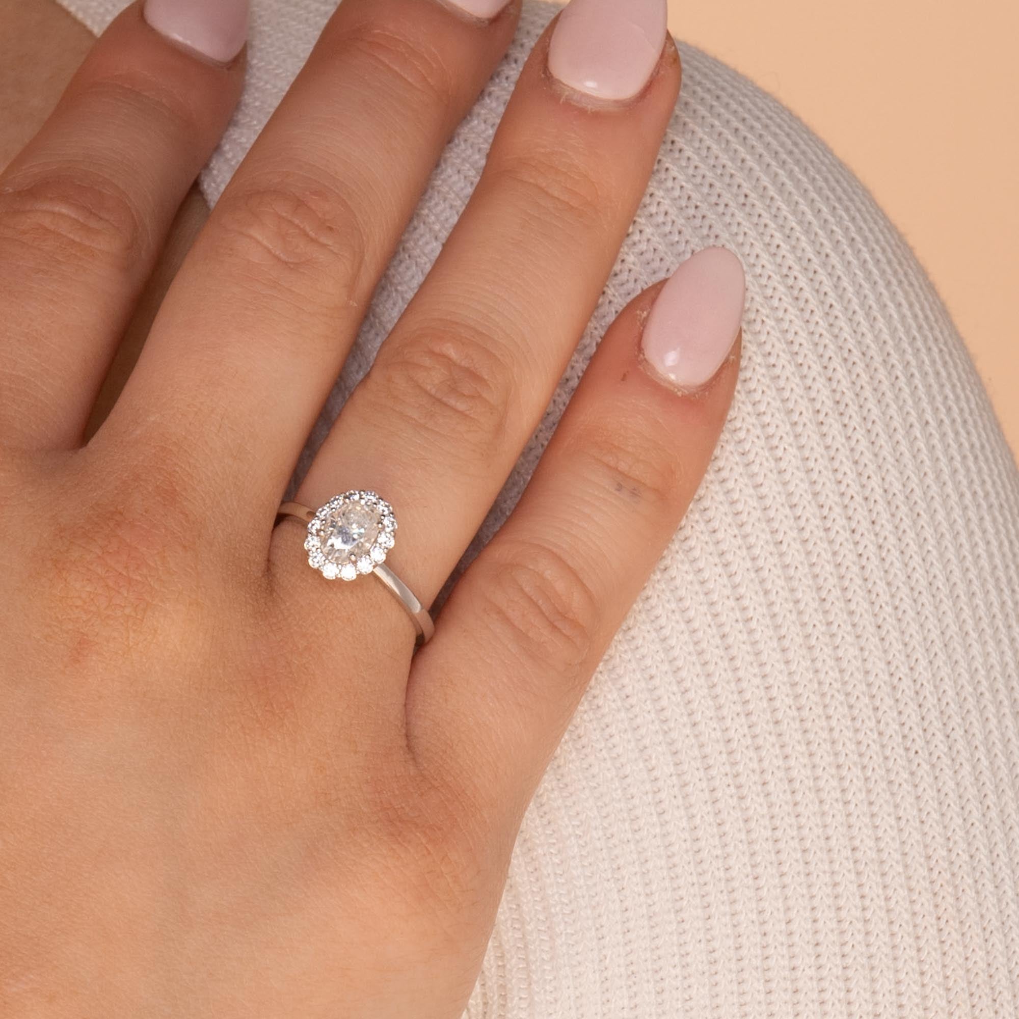 1.0 ct Oval Moissanite Diamond Ring
