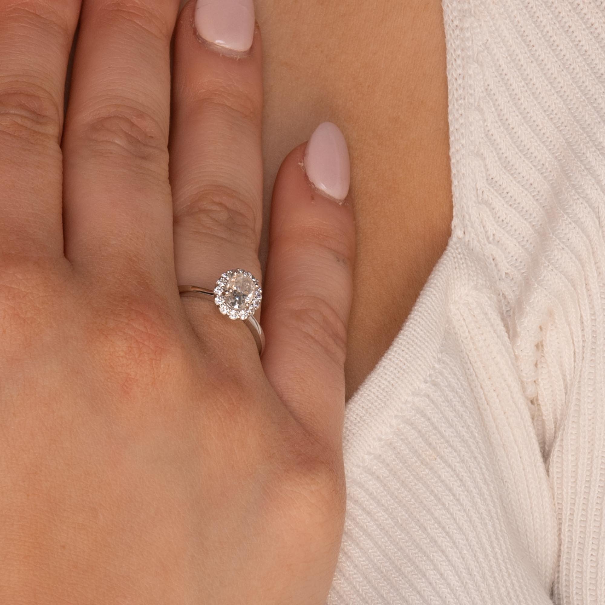 1.0 ct Oval Moissanite Diamond Ring