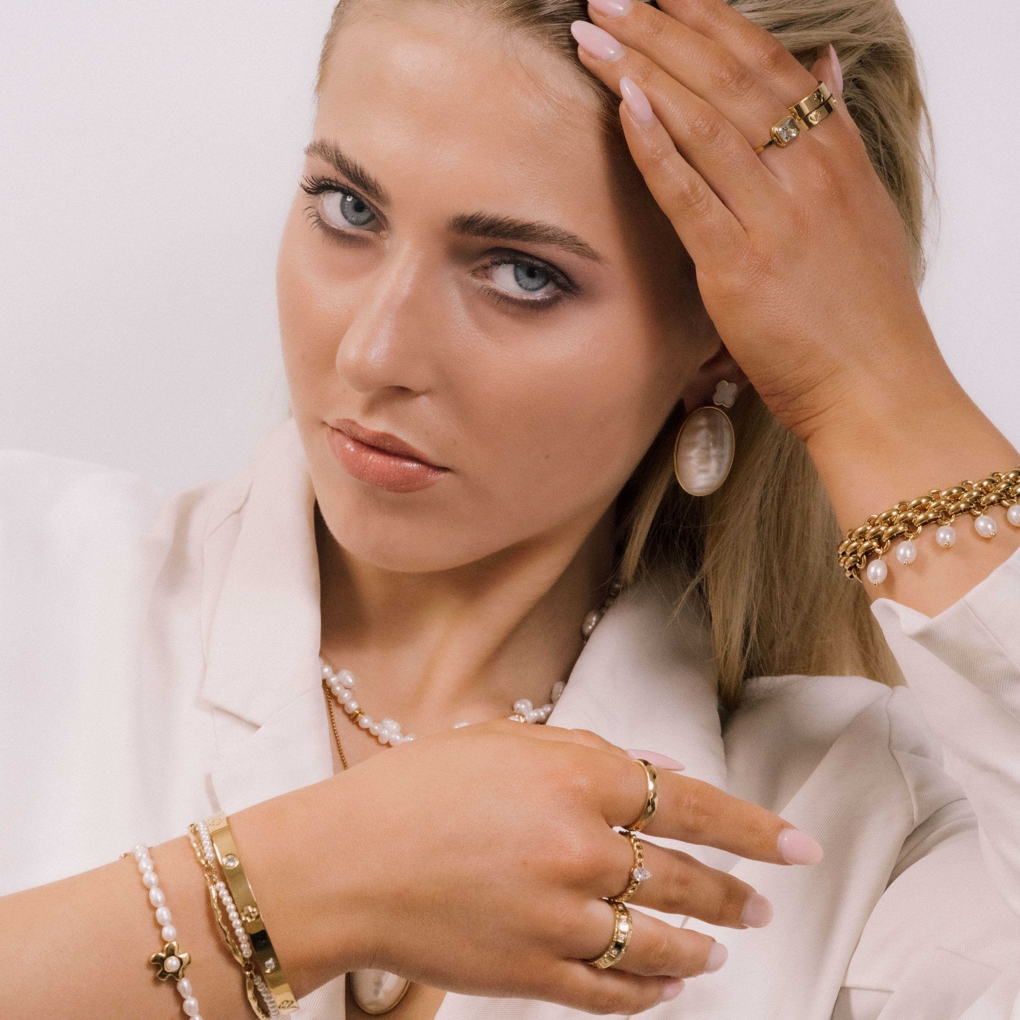 Clover Sapphire Hinged Bangle Bracelet - Camile & Stone