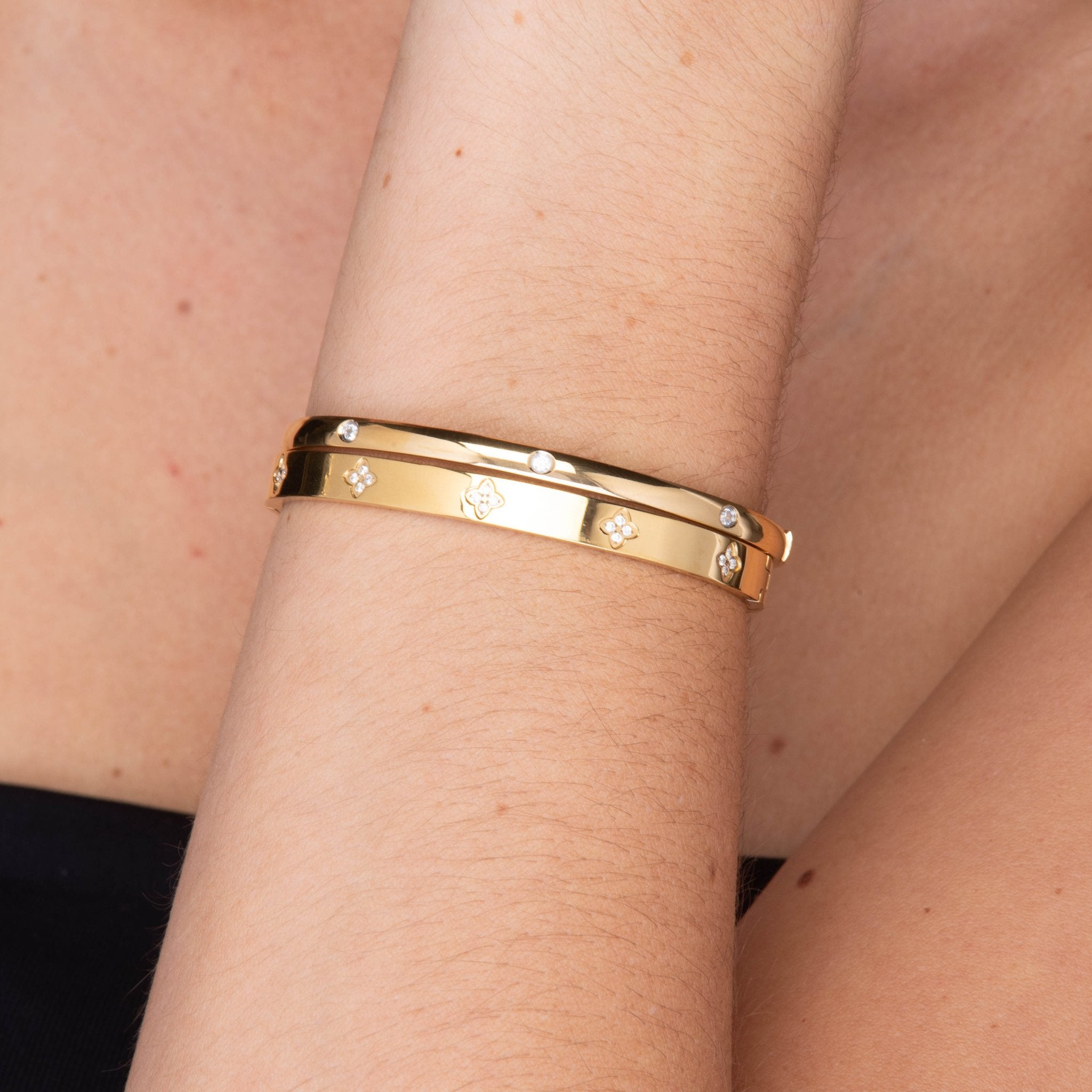 Clover Sapphire Hinged Bangle Bracelet - Camile & Stone