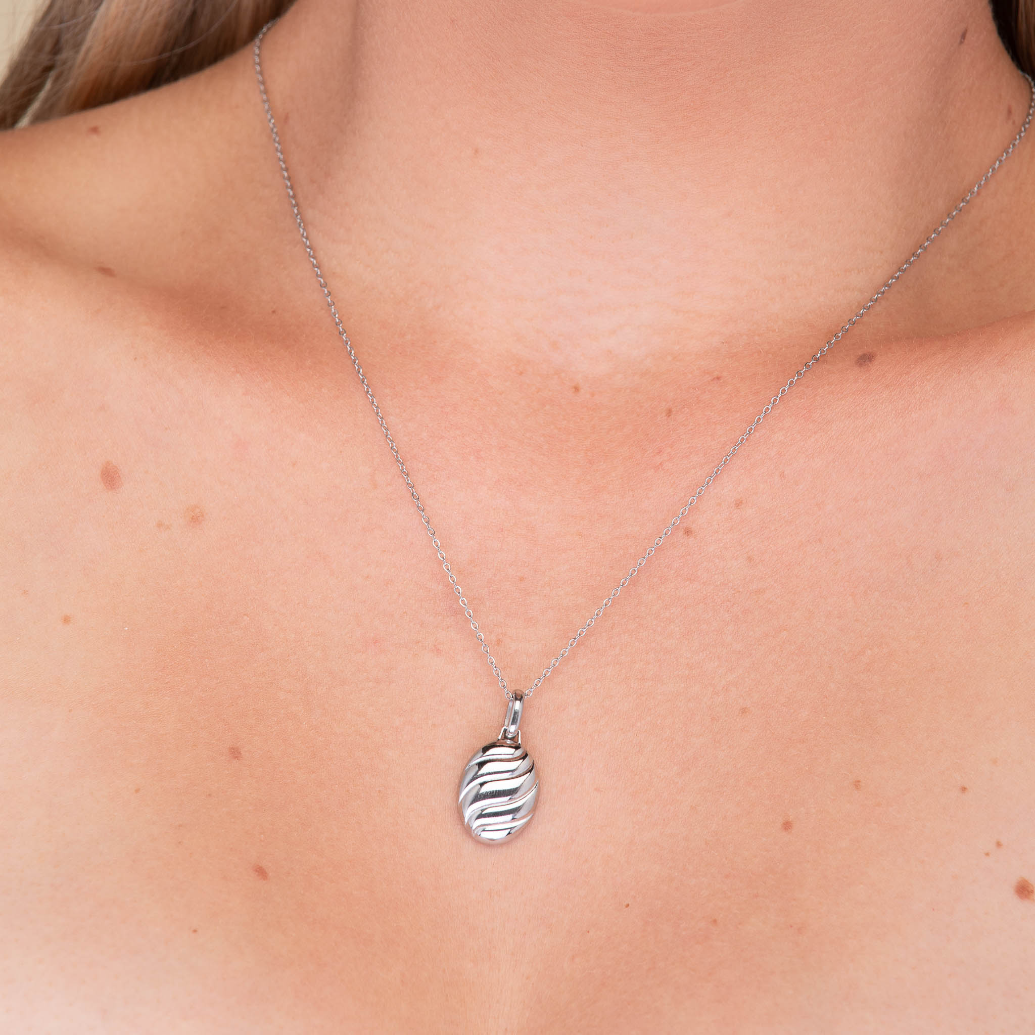 Croissant Dome Oval Necklace - Camile & Stone