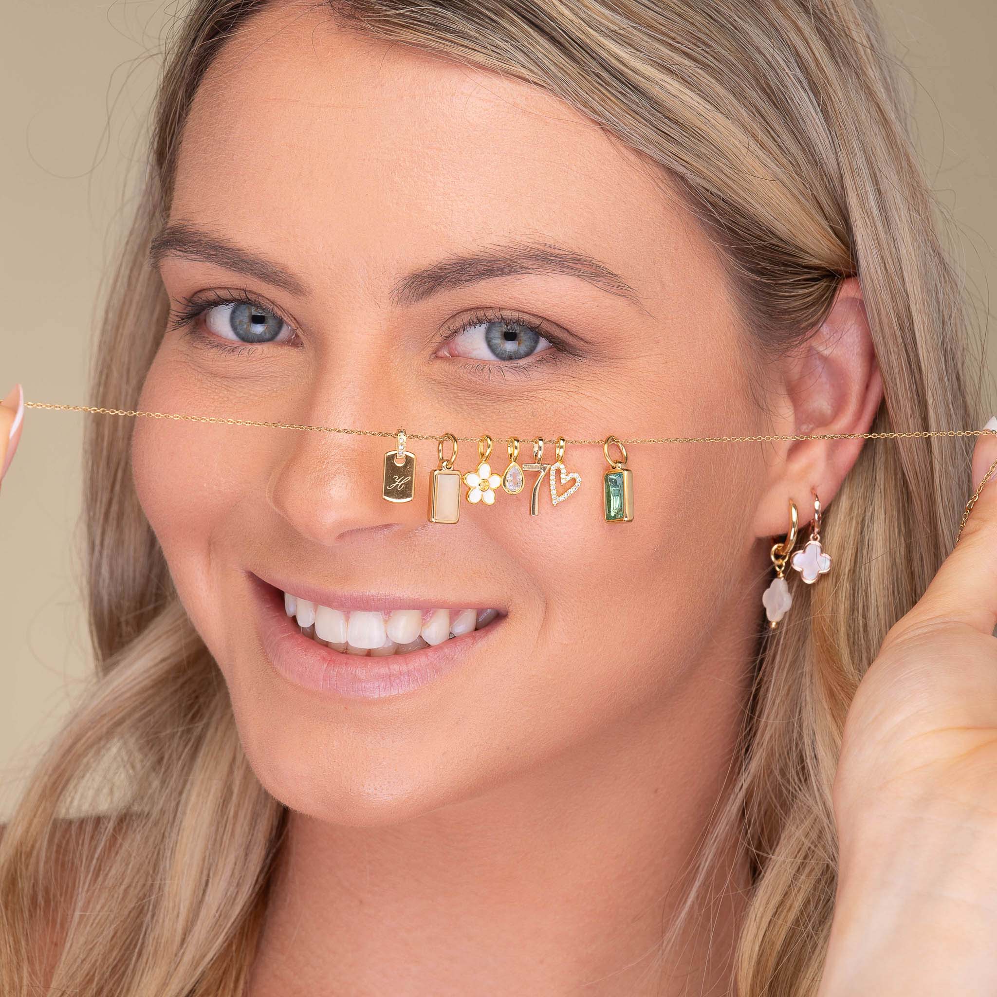 Daisy Flower Pendant - Camile & Stone