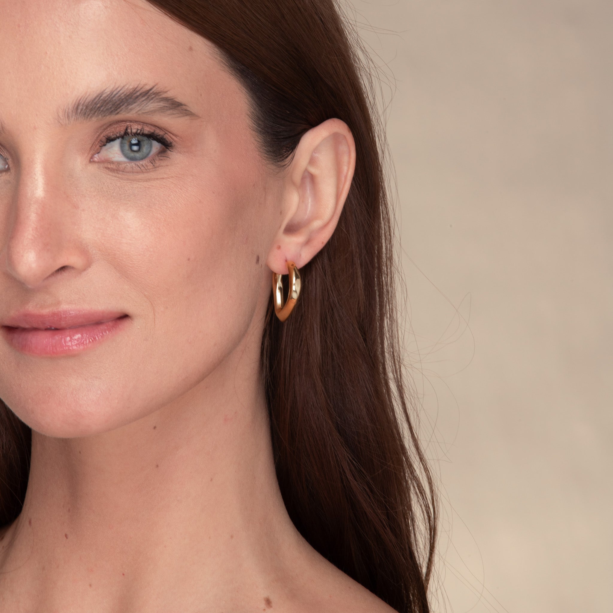 Eloise Huggie Earrings - Camile & Stone