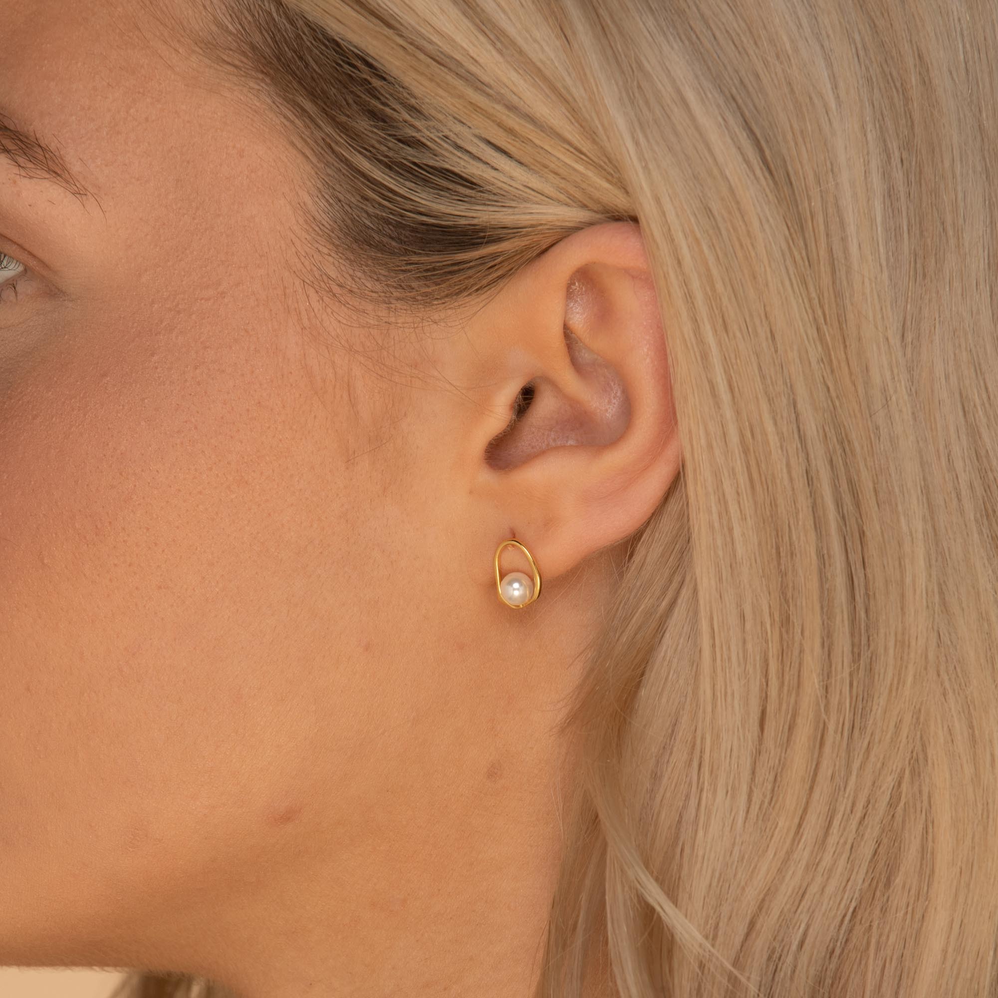 Floating Pearl Circular Stud Earrings - Camile & Stone