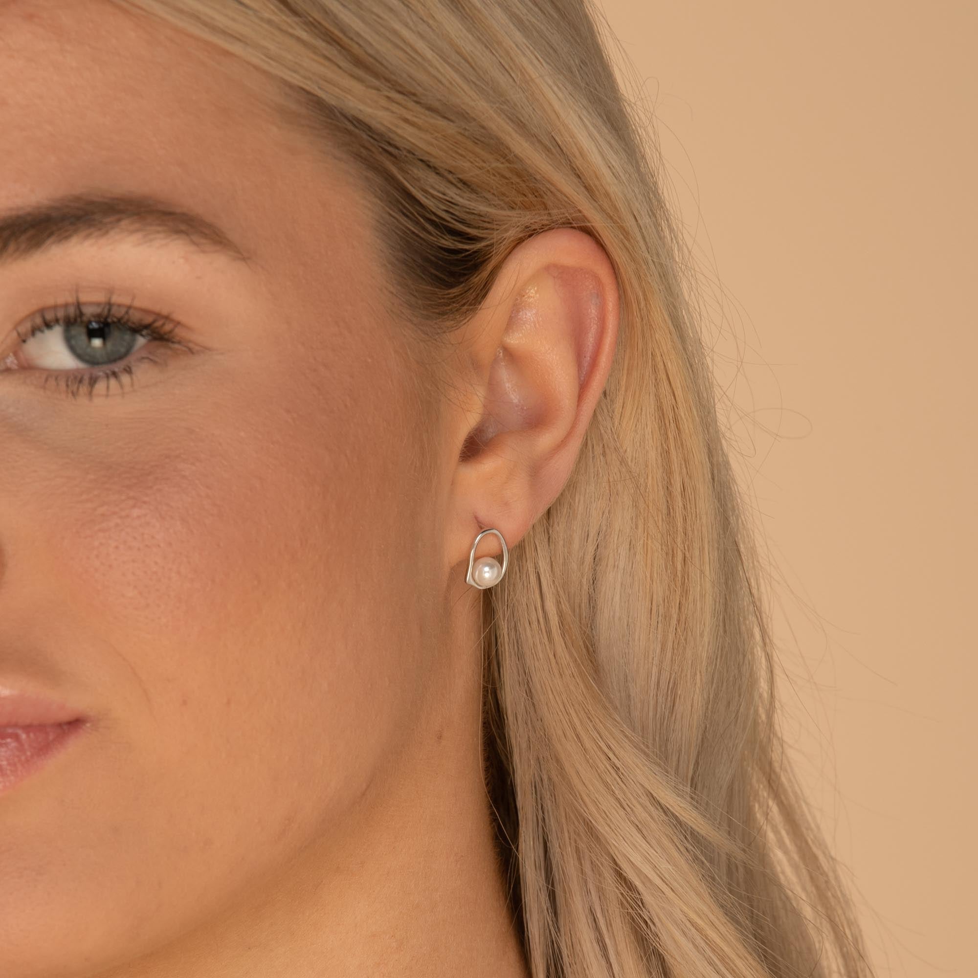 Floating Pearl Circular Stud Earrings - Camile & Stone