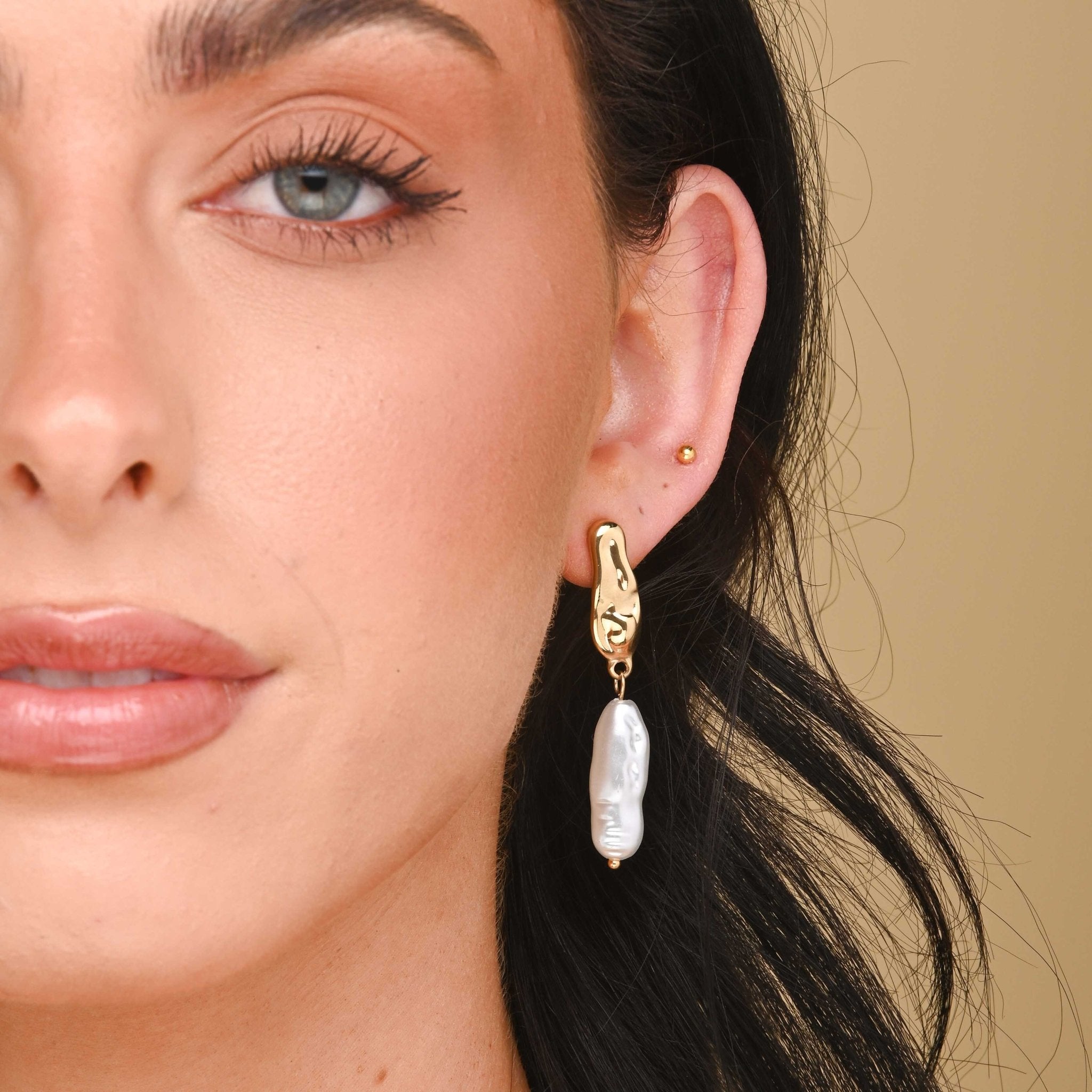 Kai Molten Pearl Drop Earrings - Camile & Stone
