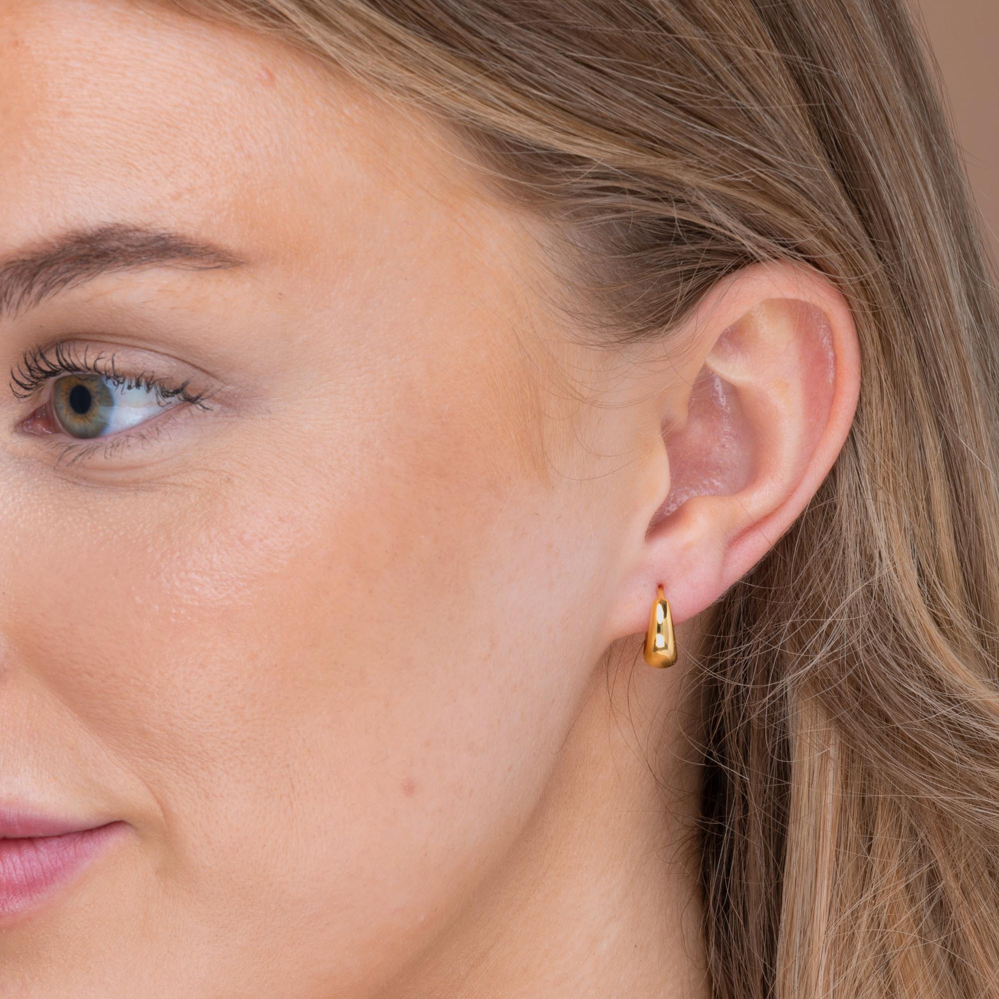 Oval Dome Huggie Earrings - Camile & Stone