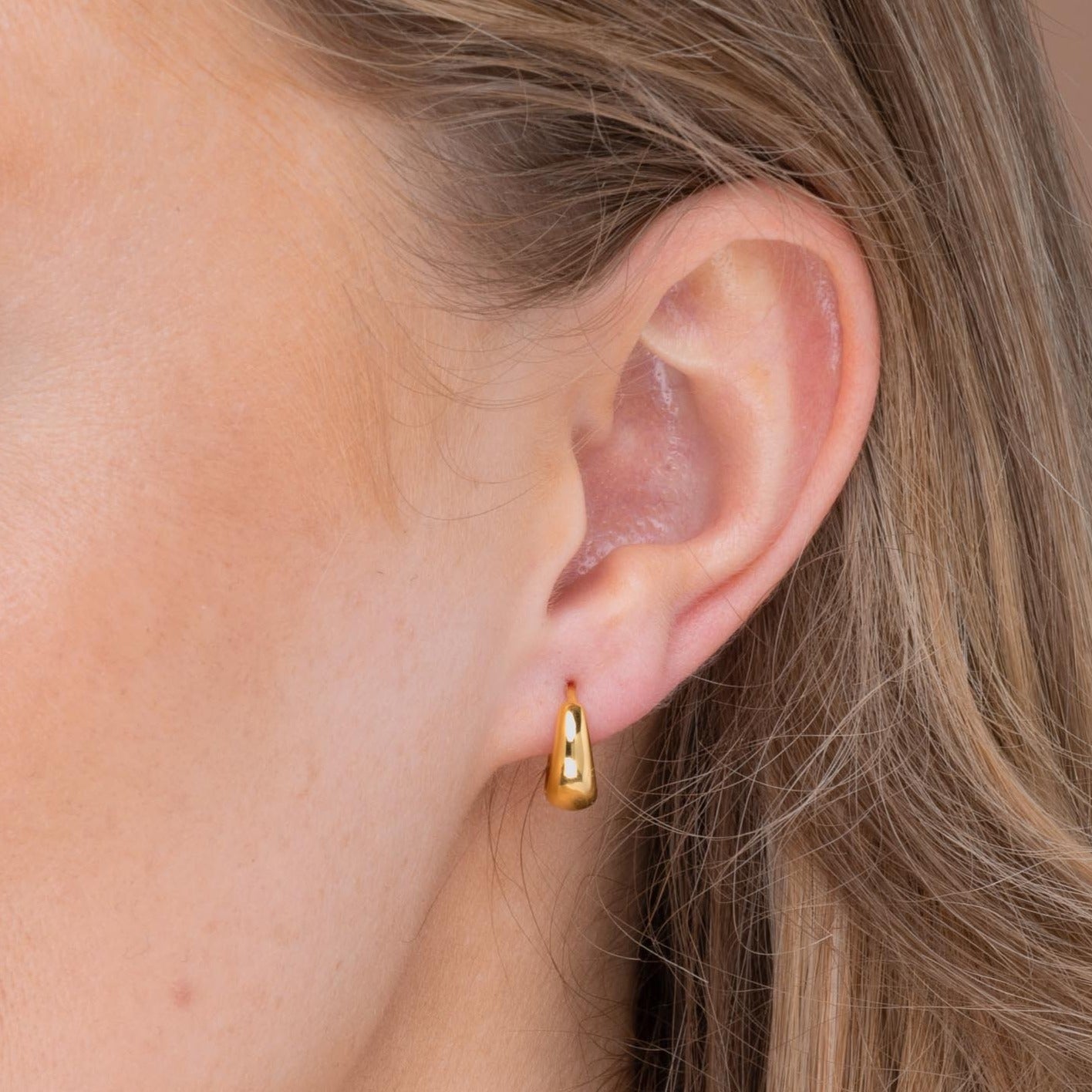 Oval Dome Huggie Earrings - Camile & Stone