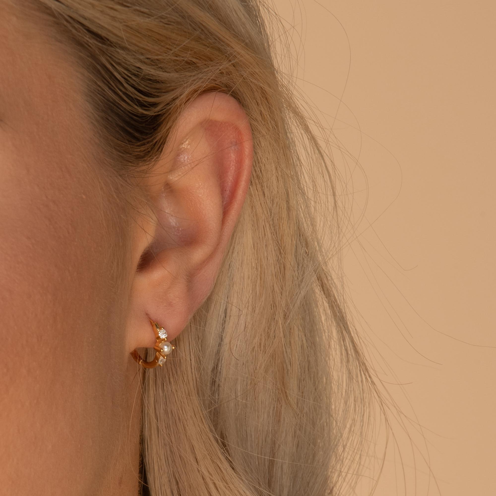 Pearl Sapphire Huggie Earrings - Camile & Stone