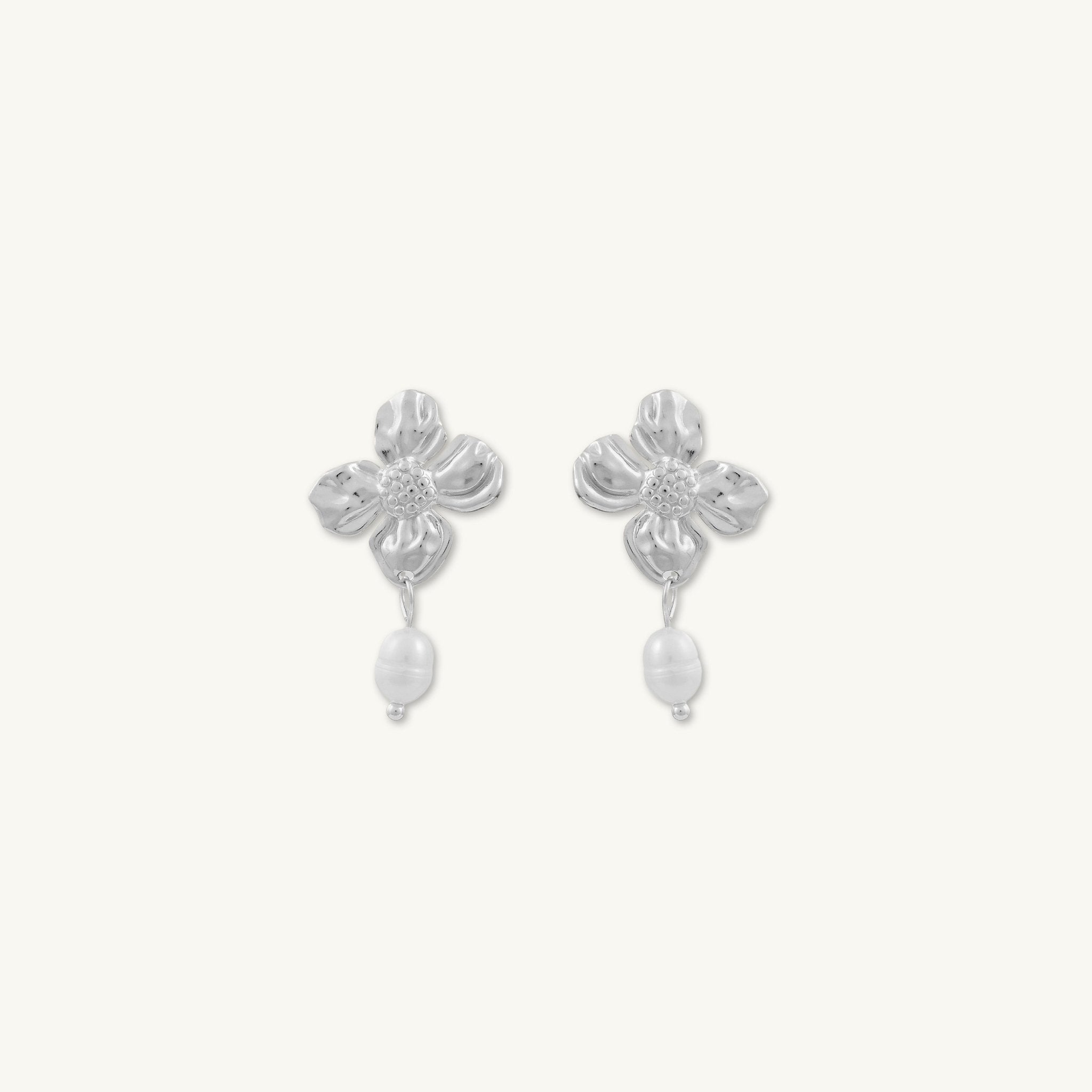 Riley Flower Pearl Stud Earrings - Camile & Stone