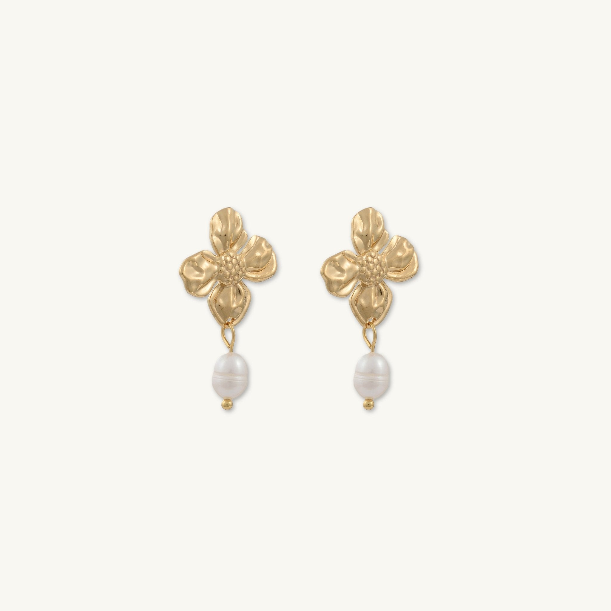 Riley Flower Pearl Stud Earrings - Camile & Stone