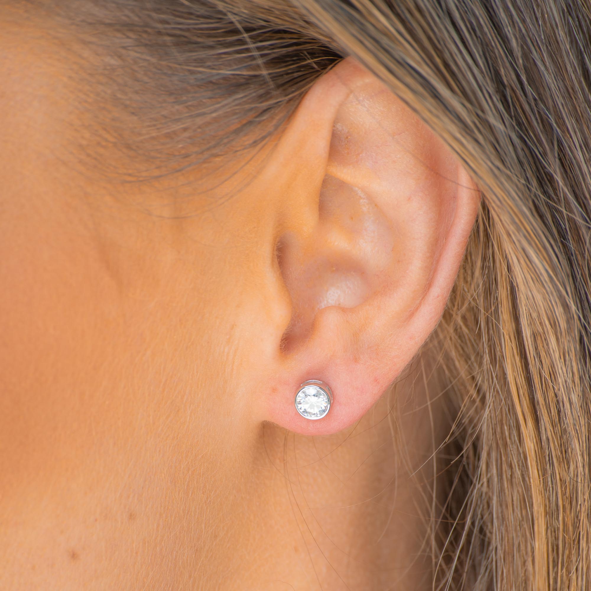 Round Moissanite Stud Earrings 0.5 Carat