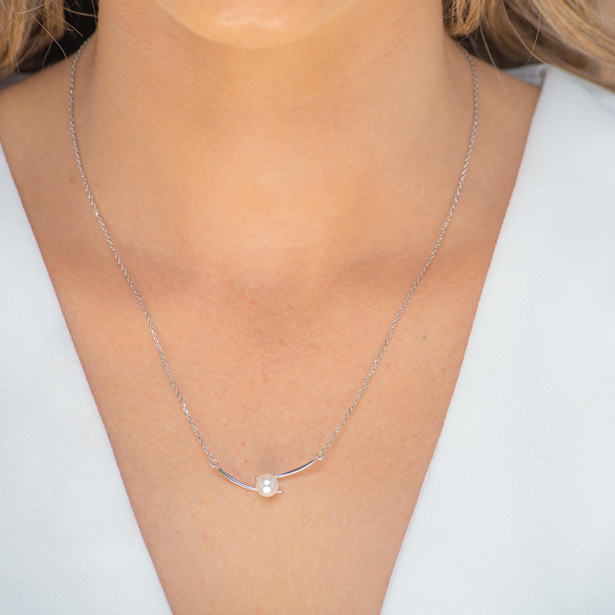 Linear Pearl Chain Necklace