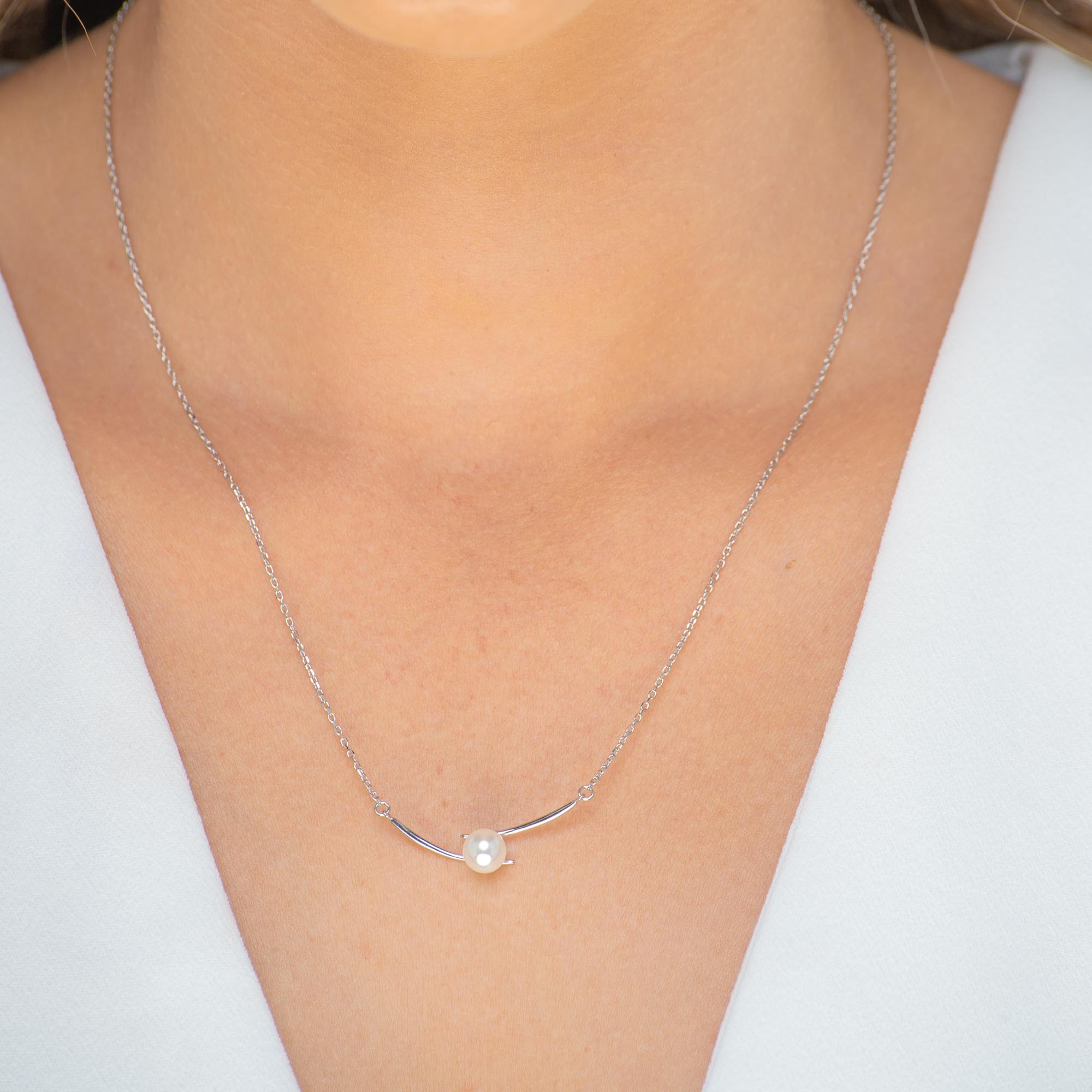Linear Pearl Chain Necklace