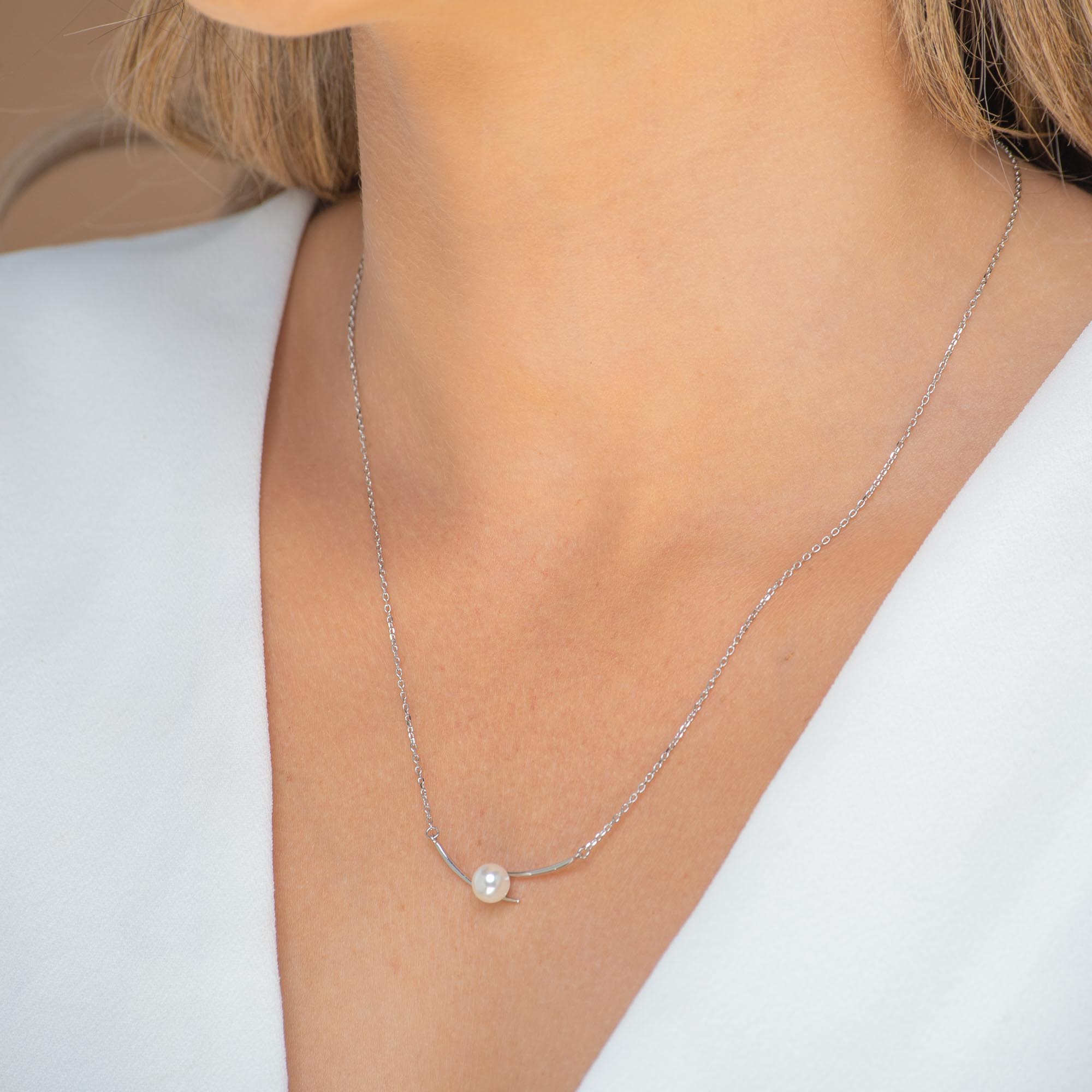 Linear Pearl Chain Necklace