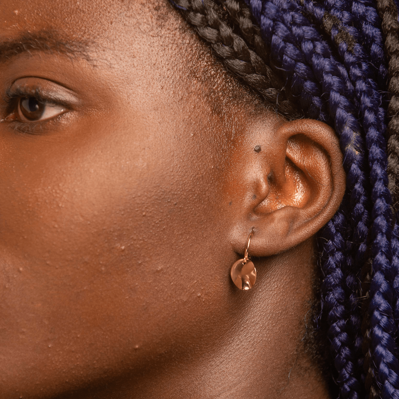 Hammered Disc Huggie Earrings - Camile & Stone