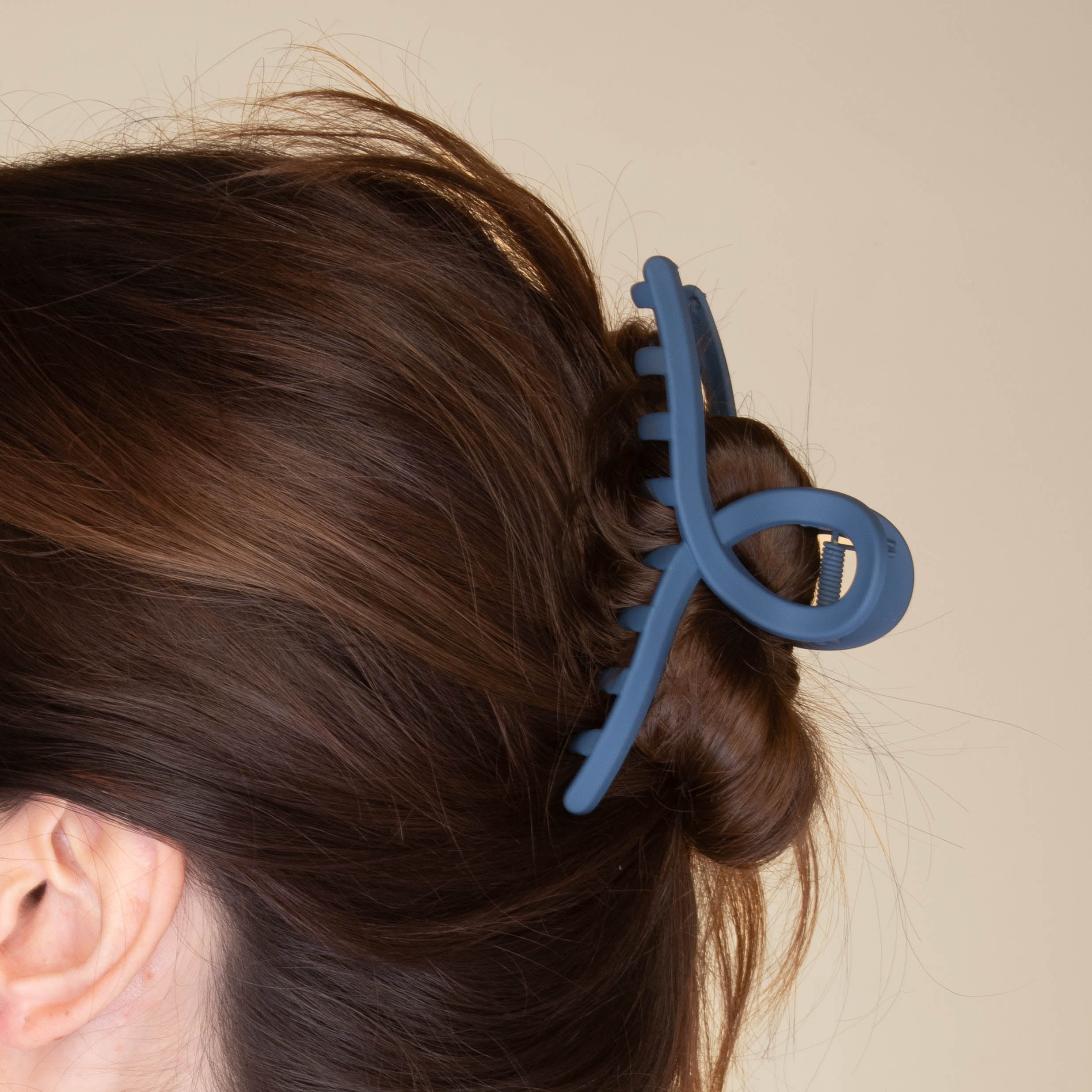 Loop Hair Claw Clip