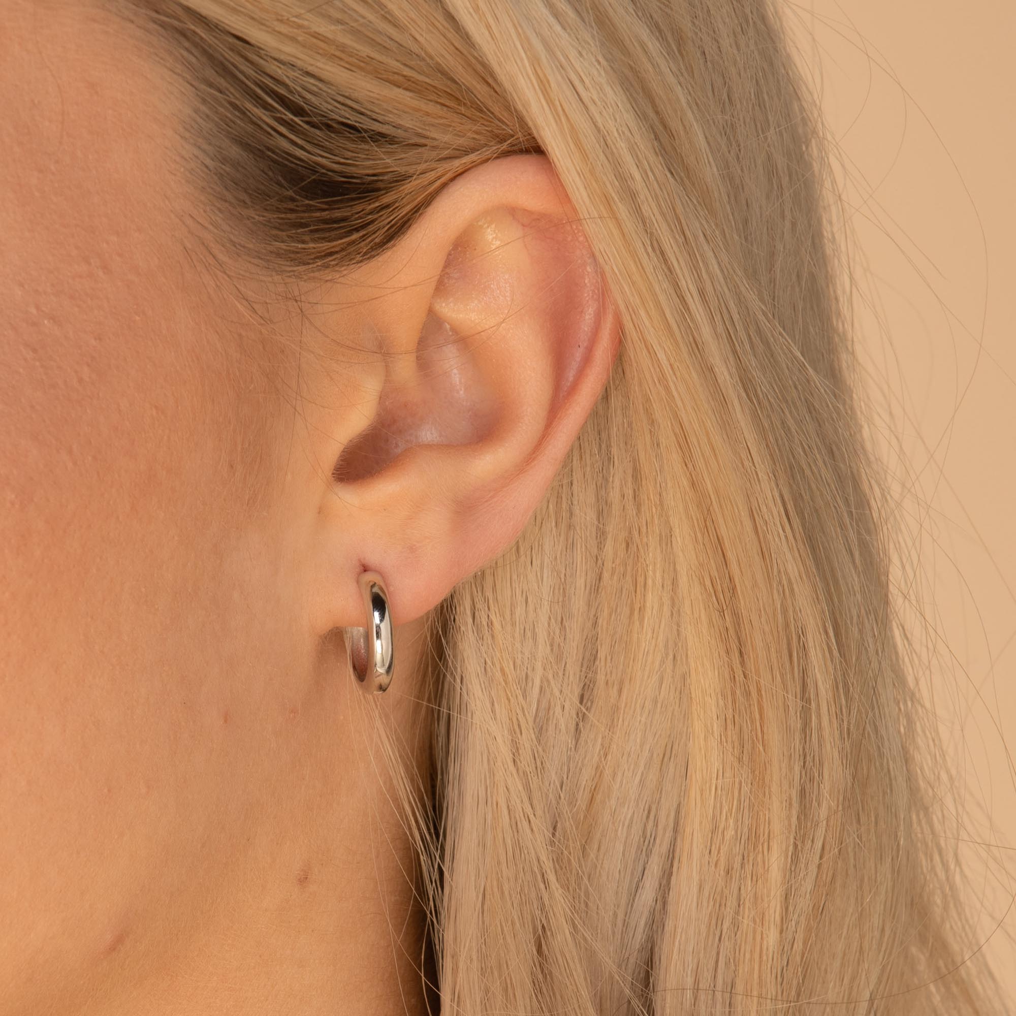 Basic Medium Huggie Hoop Earrings