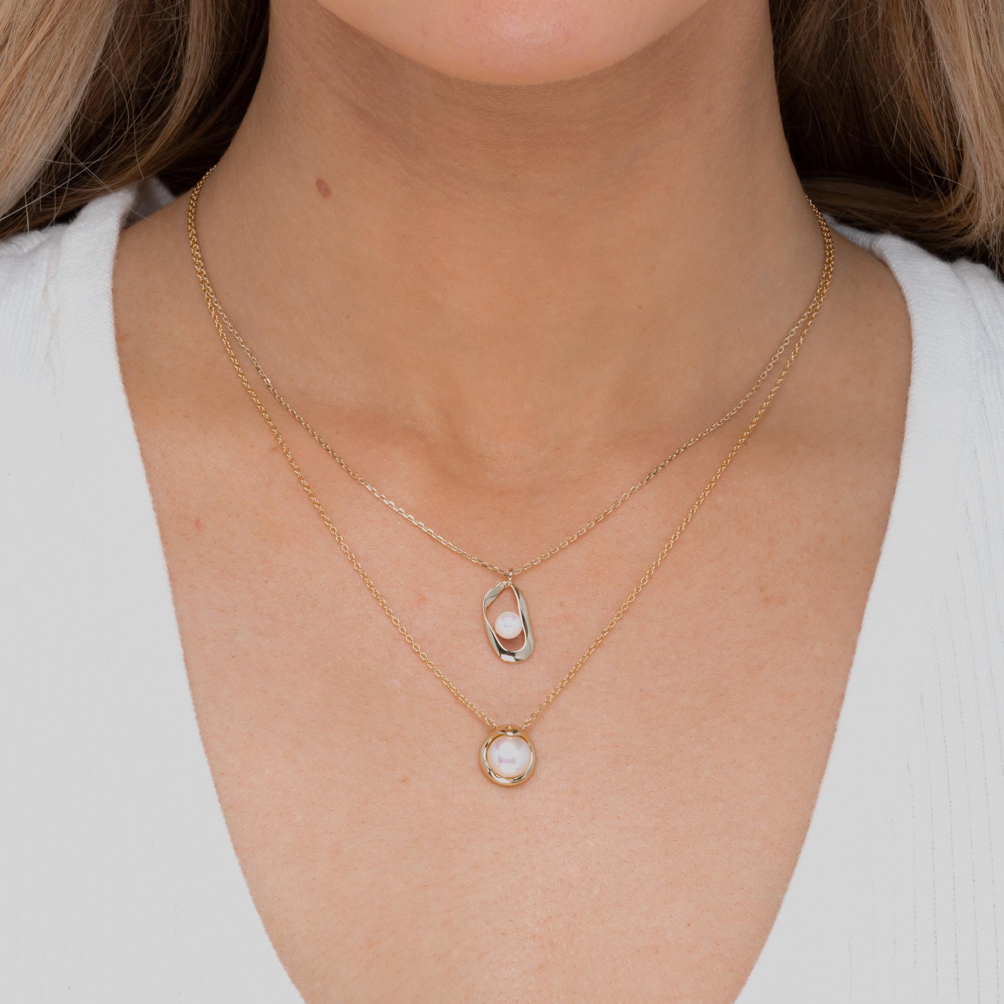 Floating Circular Pearl Necklace