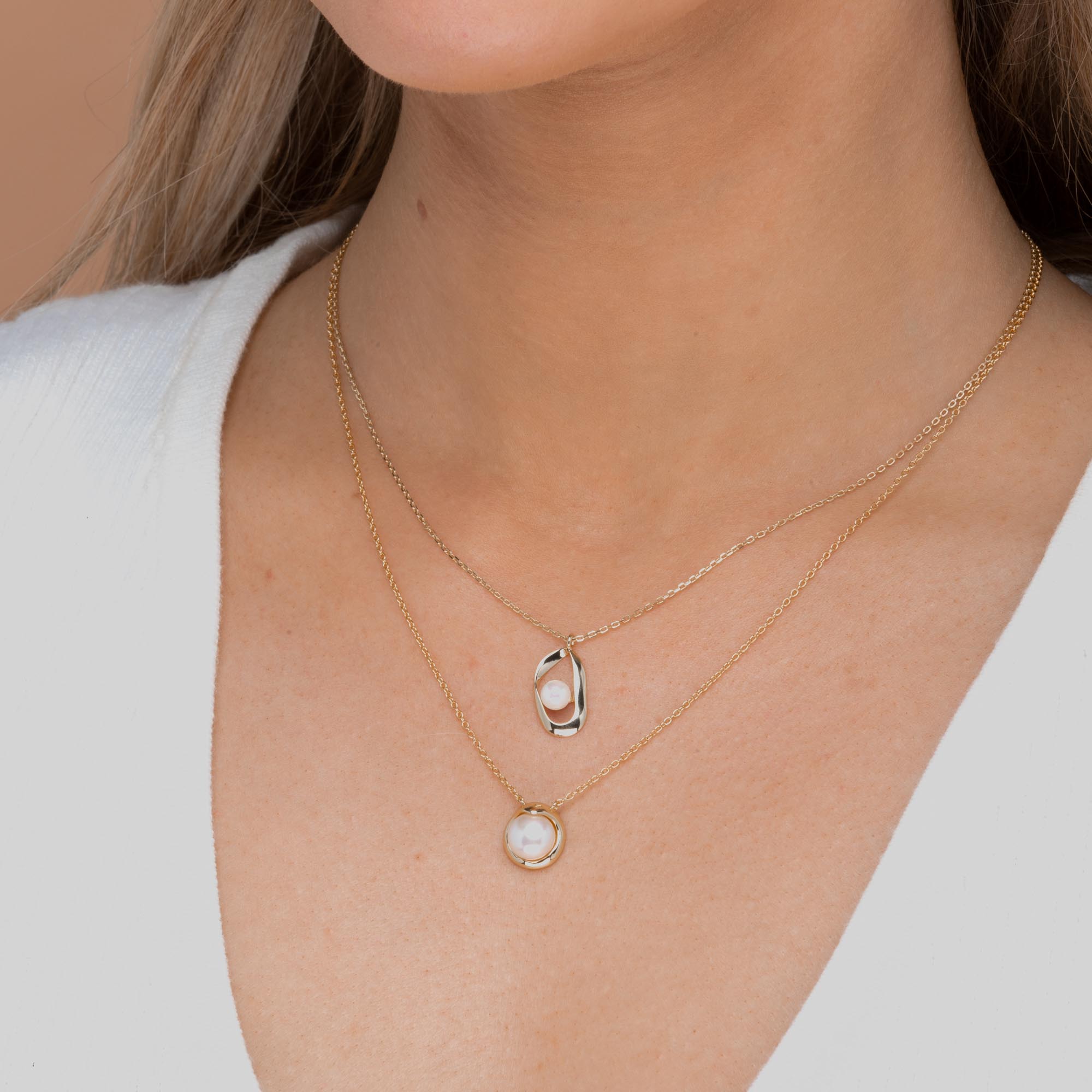 Floating Circular Pearl Necklace