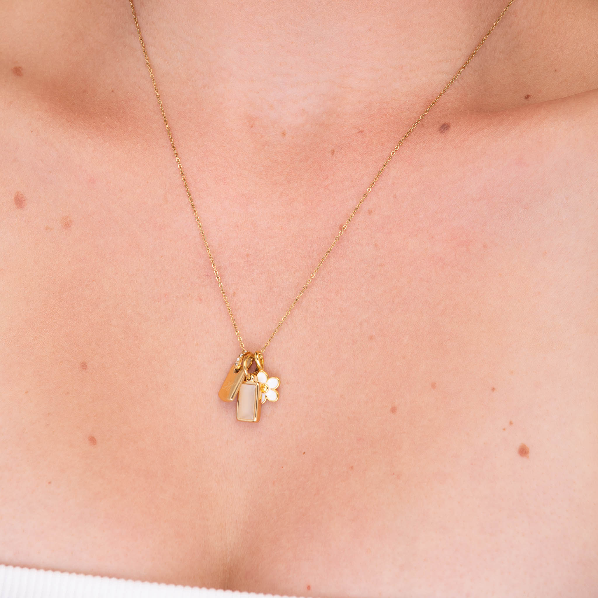 Daisy Flower Pendant