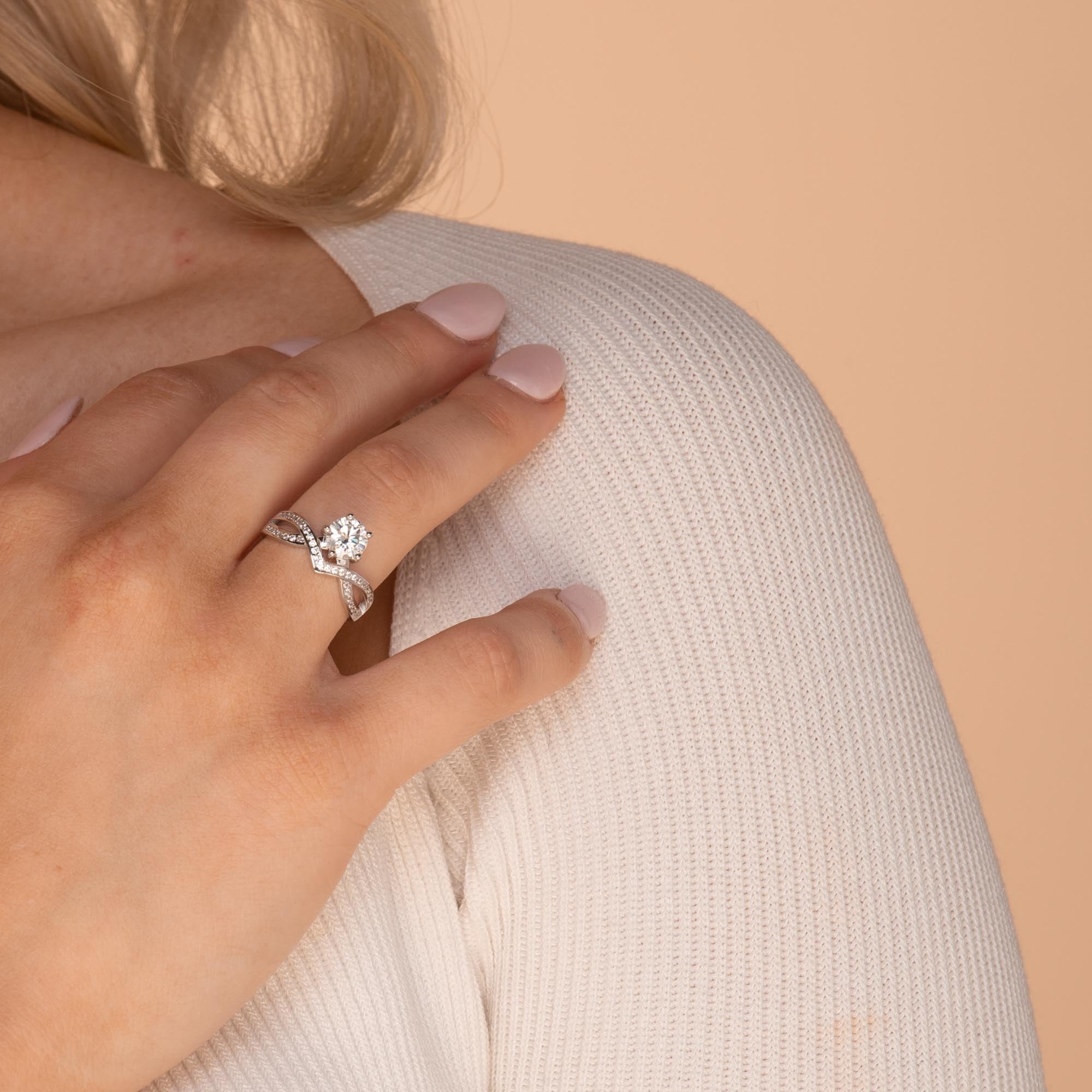 1 ct The Luna Moissanite Diamond Engagement Ring