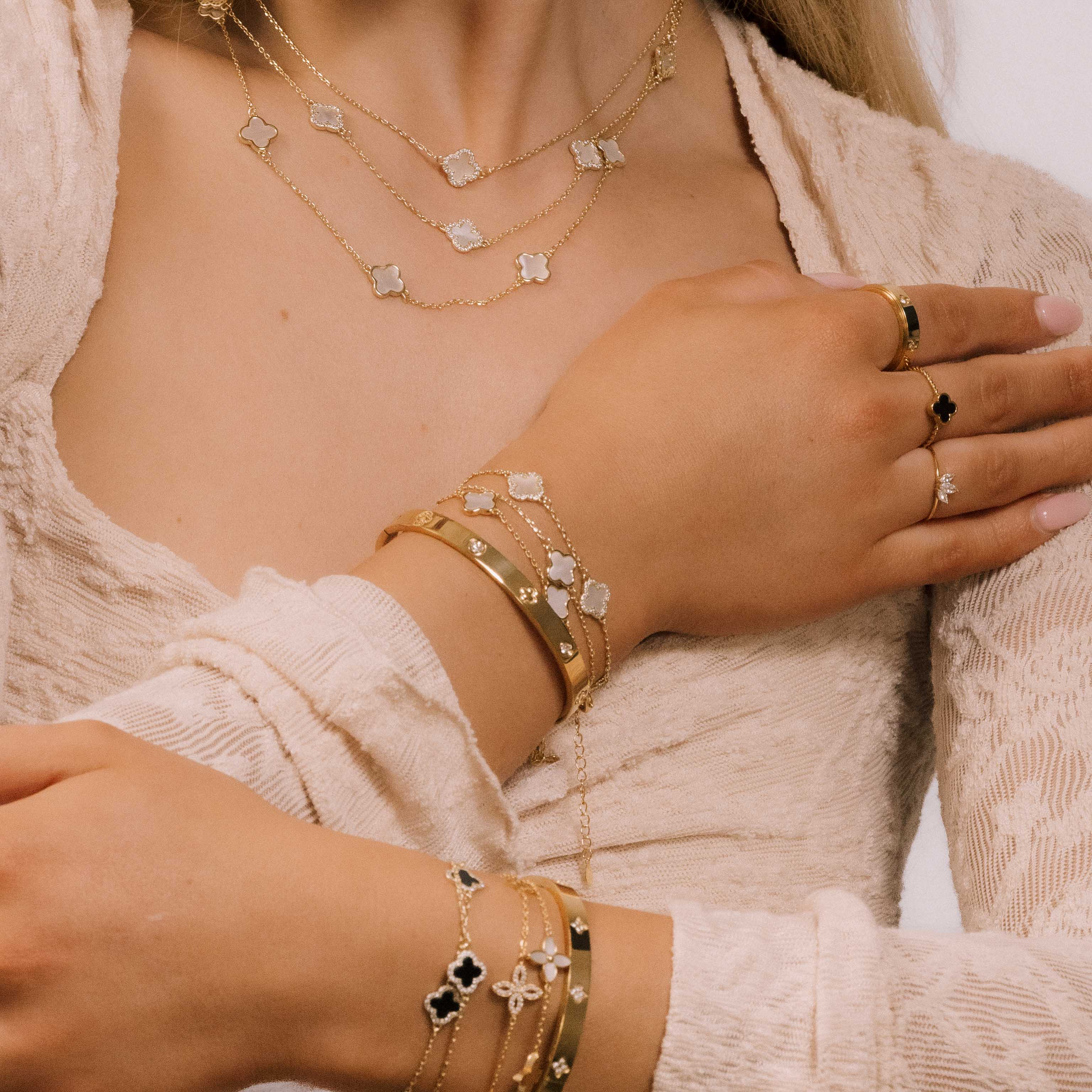 Clover Mother Of Pearl Sapphire Bracelet