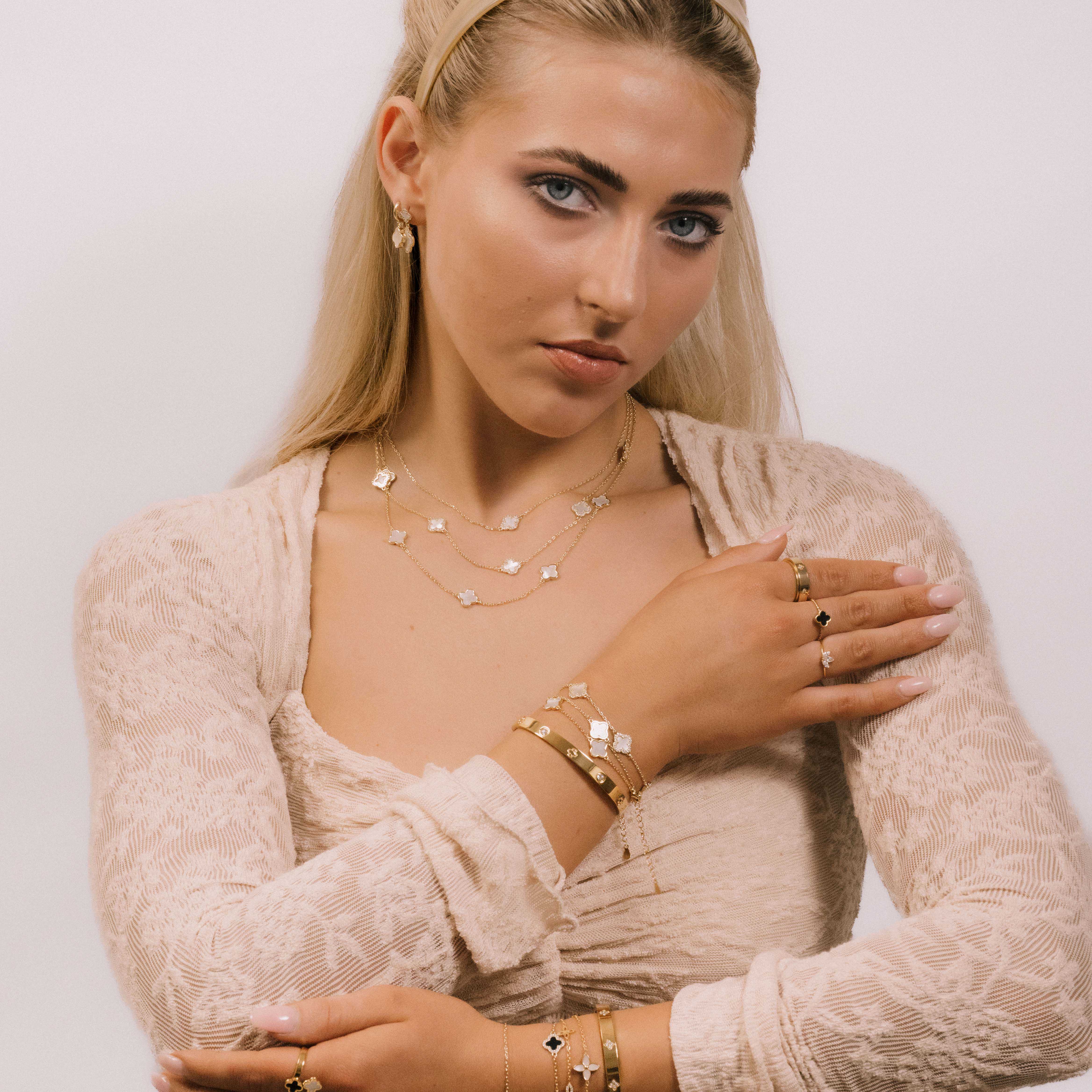 Clover Mother Of Pearl Sapphire Bracelet
