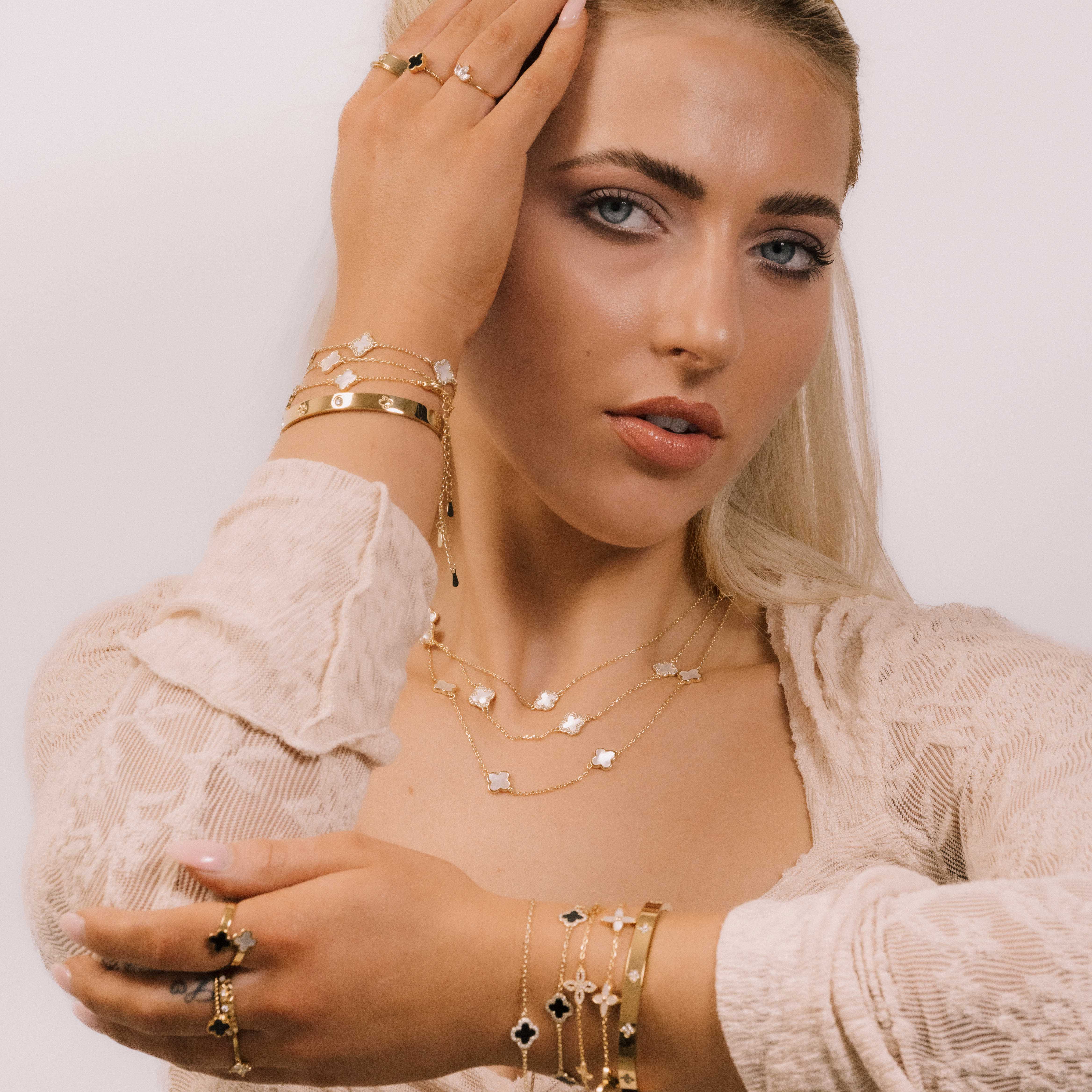 Clover Mother Of Pearl Sapphire Bracelet