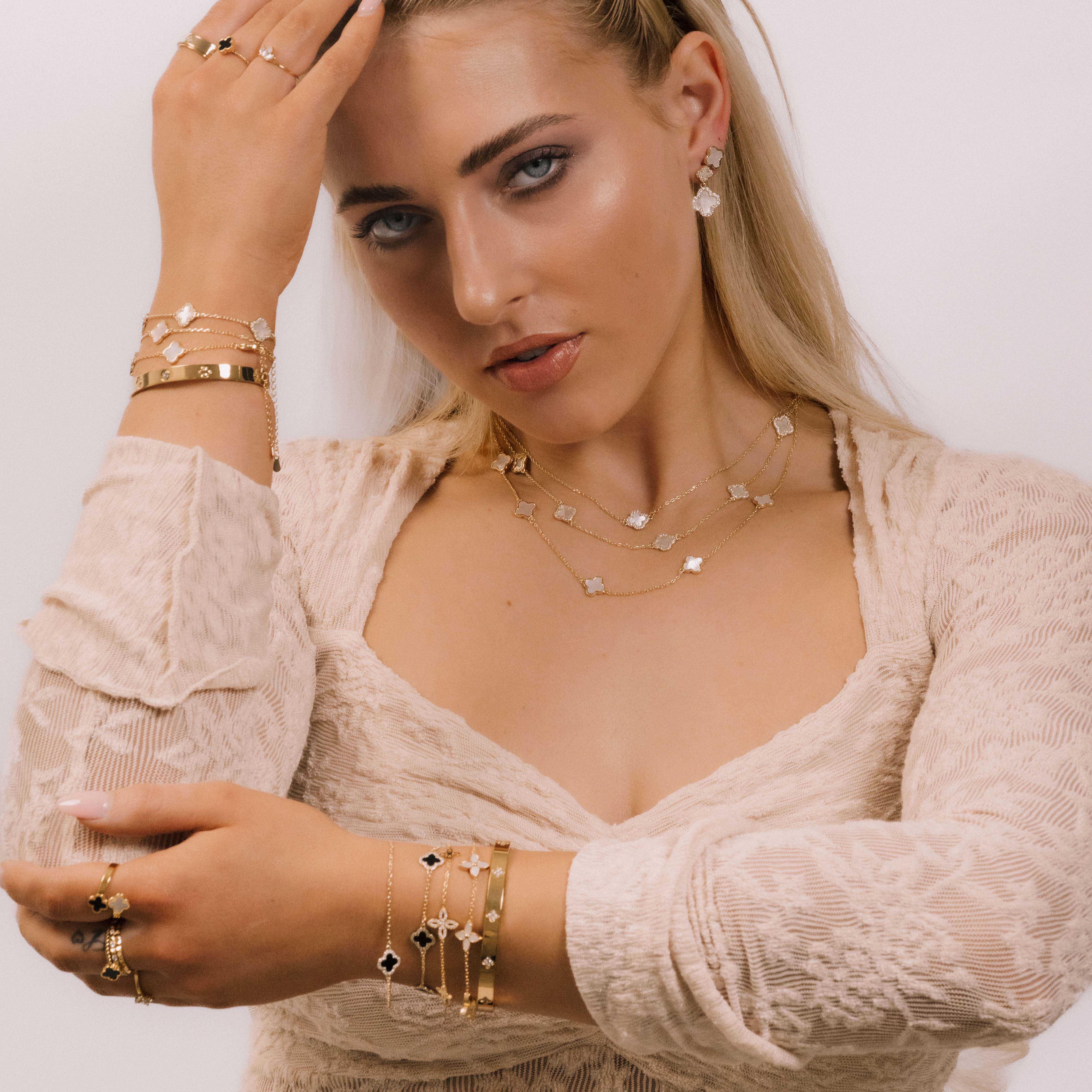 Clover Mother Of Pearl Sapphire Bracelet