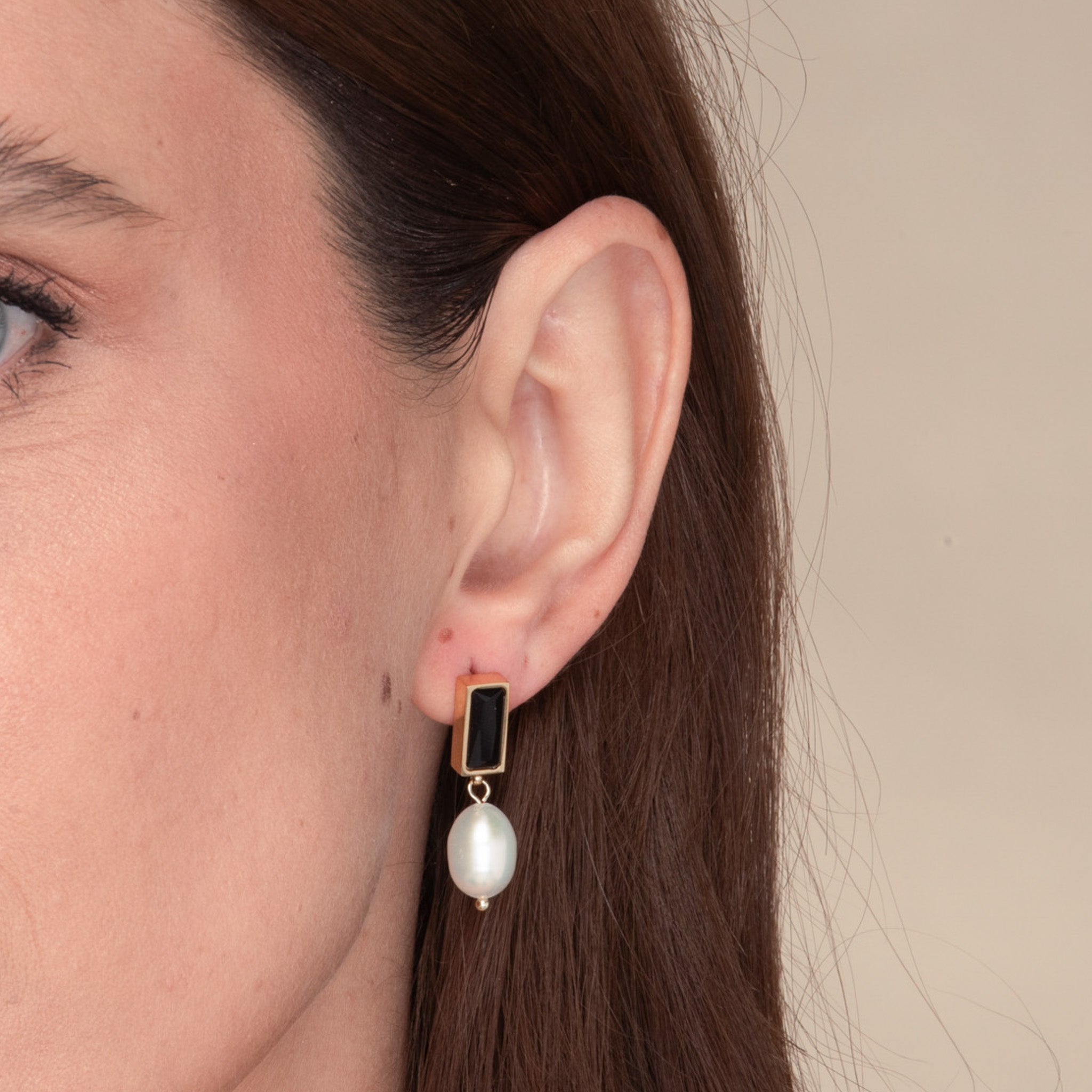 Lydia Onyx Pearl Earrings