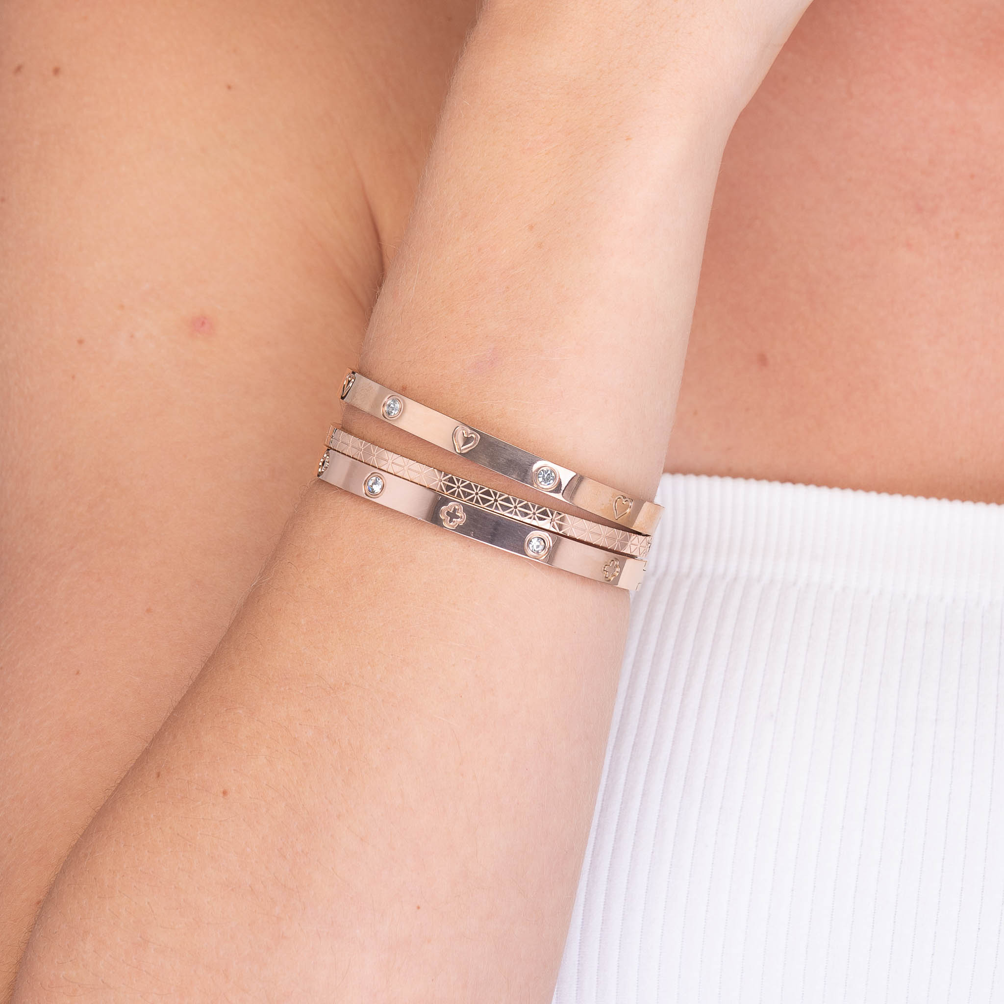 Heart Zirconia Hinged Bangle Bracelet - Camile & Stone