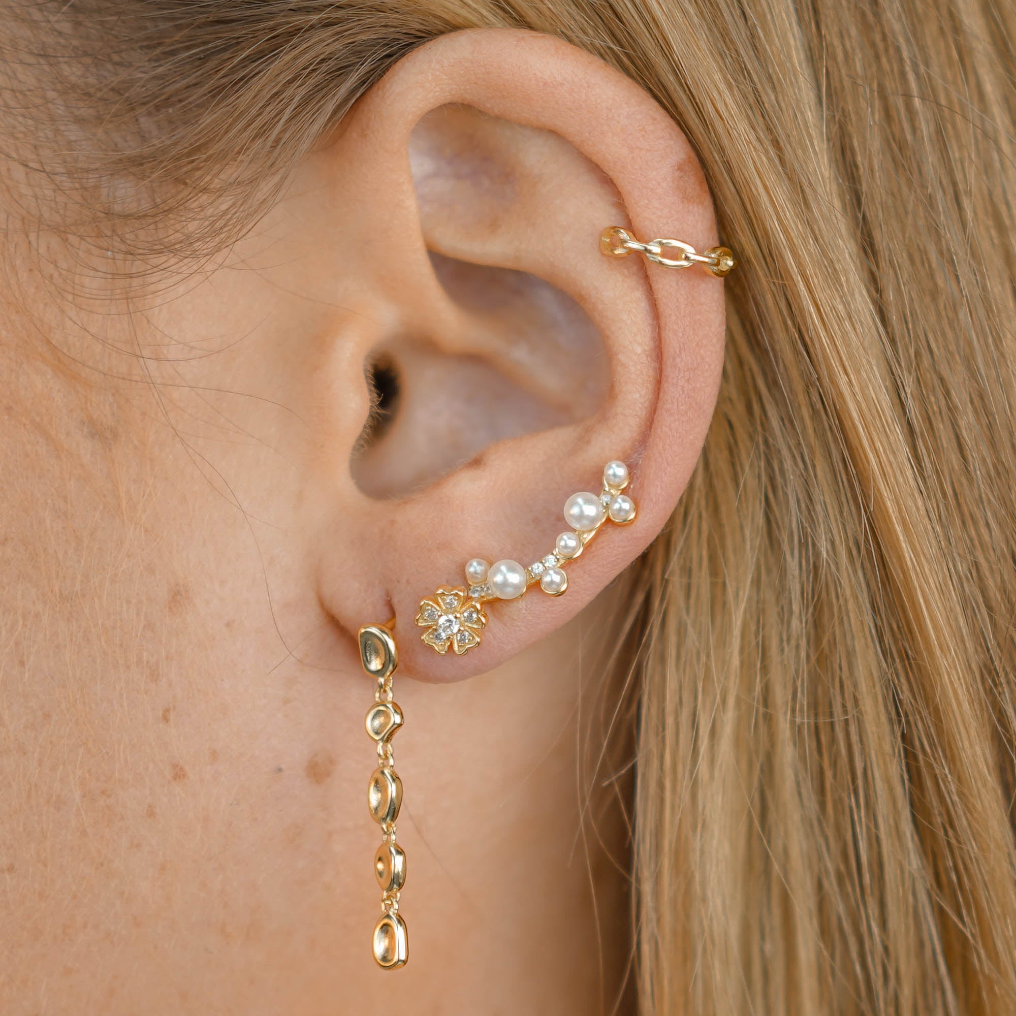 Fleur Sapphire Stud Earrings